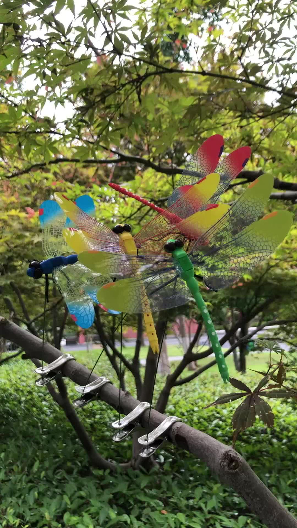 4/8/12pcs 3D Realistic Artificial Dragonfly Bug Repellent Clips - Vibrant Colors, Durable Plastic, No Batteries Needed, Multi-Use for Hats, Garden Stakes & Patio Decor, 4 Colors (Green/Blue/Red/Yellow)Metal Clip Mosquito Repellent Hat Clip