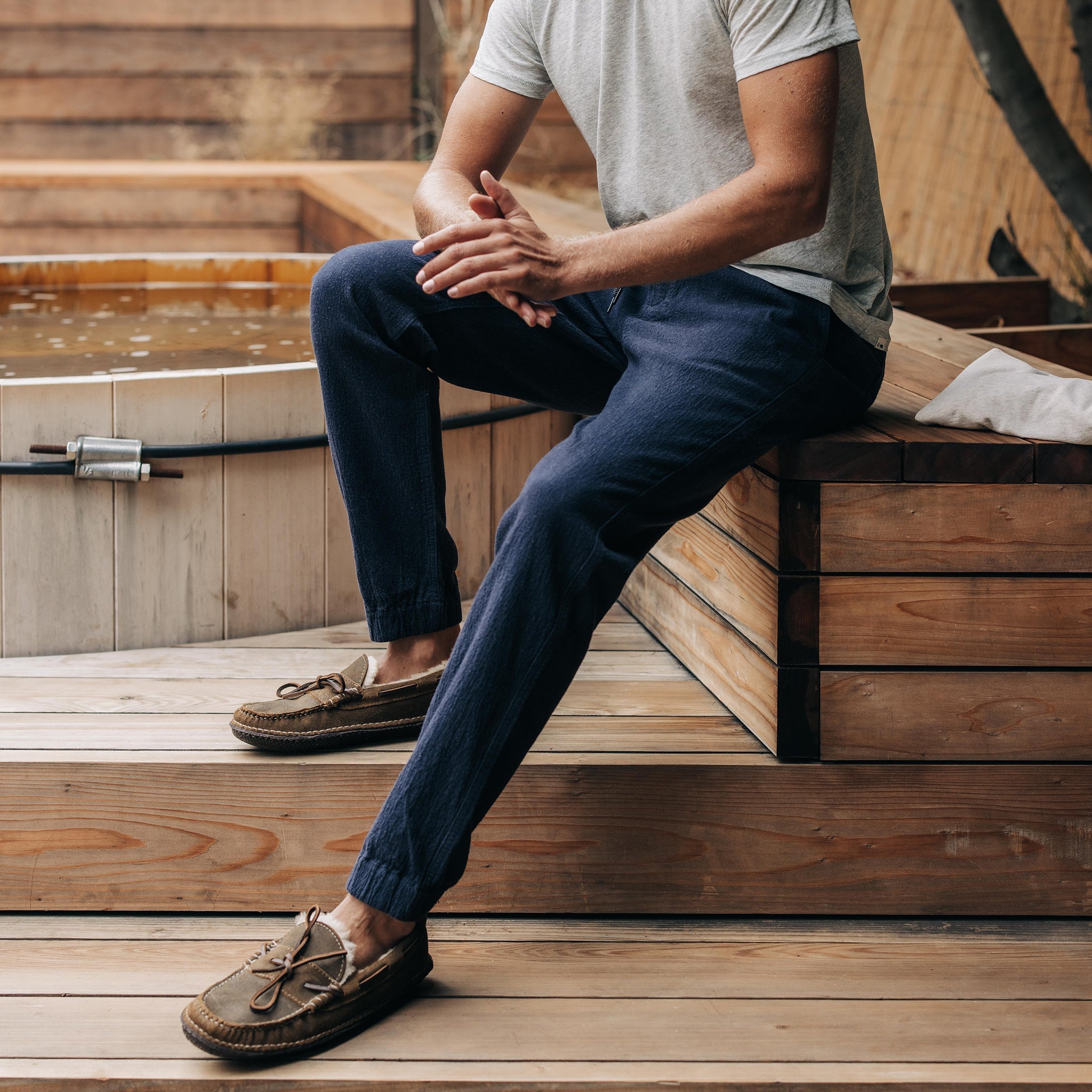 The Apres Pant in Charcoal Double Cloth
